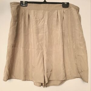 Jess Lightweight Beige Pull-on Pleated Shorts L